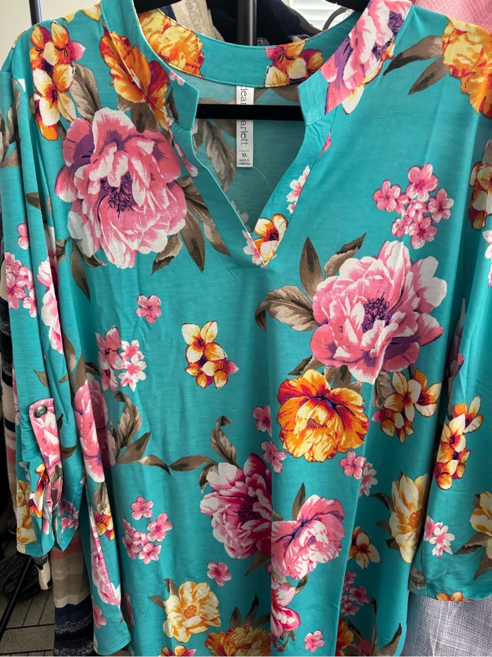 Dear Scarlett Teal Floral Split-Neck Tunic Top
